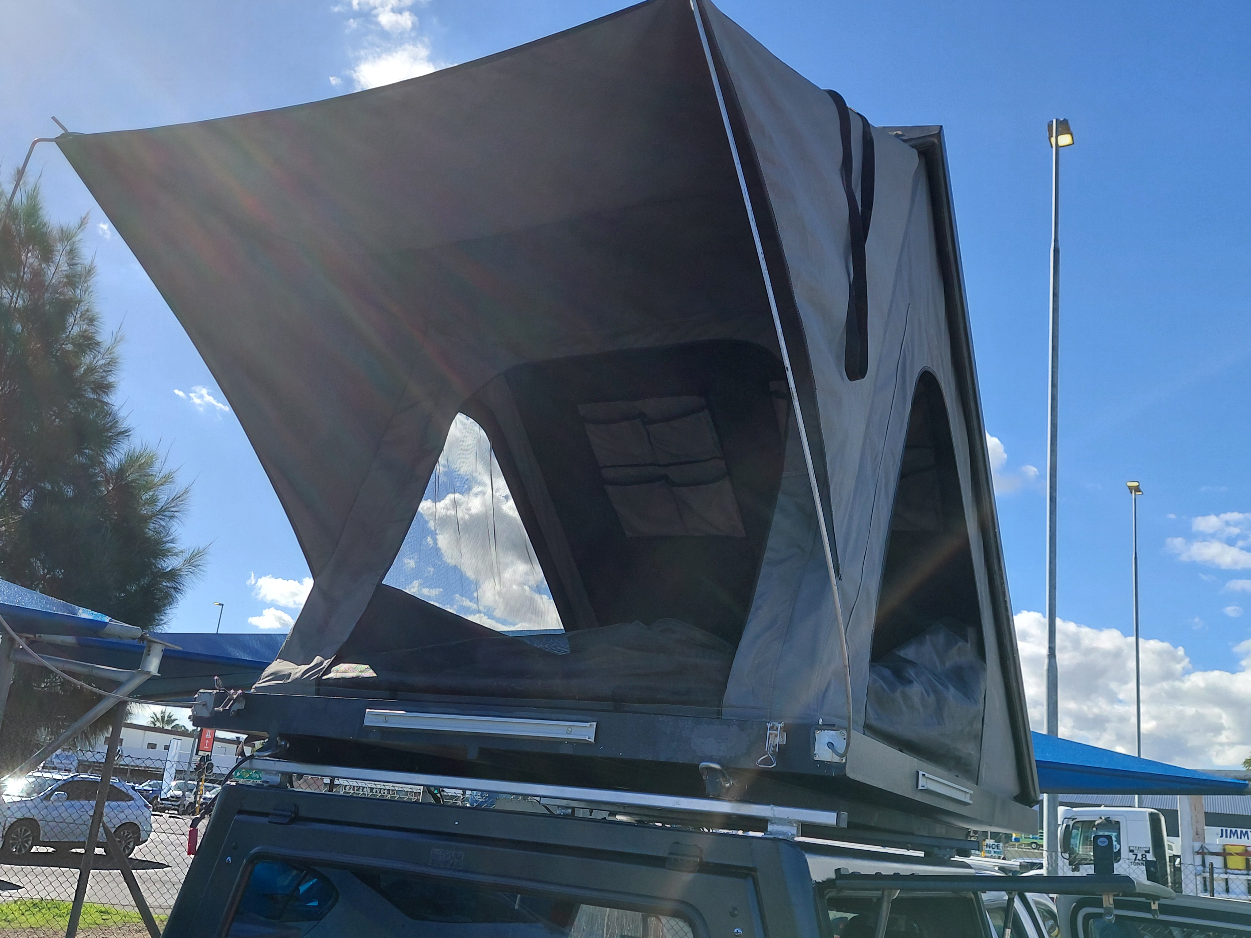 Razorback rooftop tent - Image 1