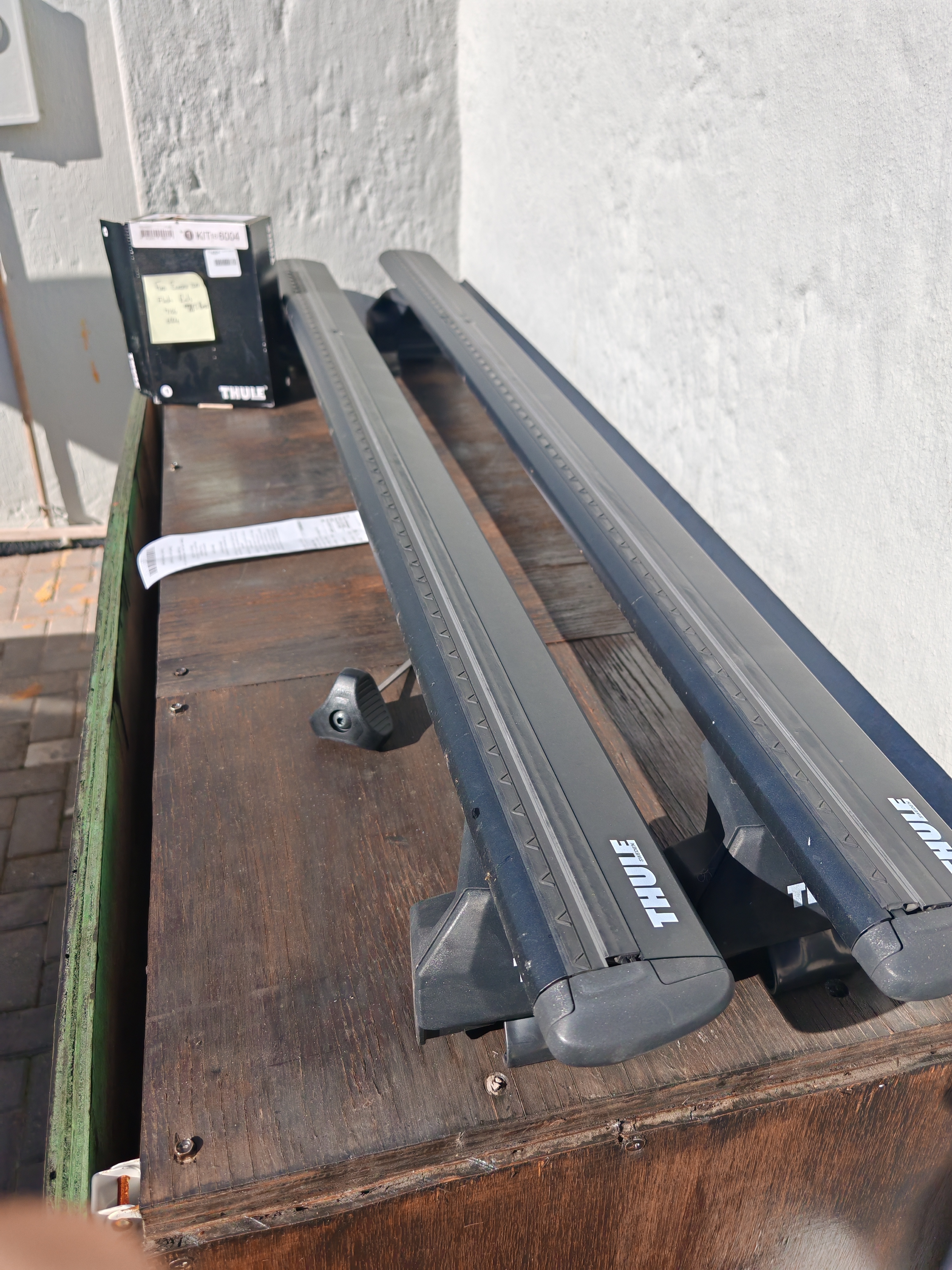 Thule Roof Racks Black 127cm Ford Everest 2019 - Image 1