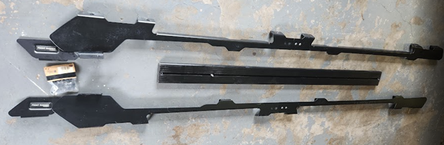 Front Runner rails and three cross bars for Land Rover Discovery 4