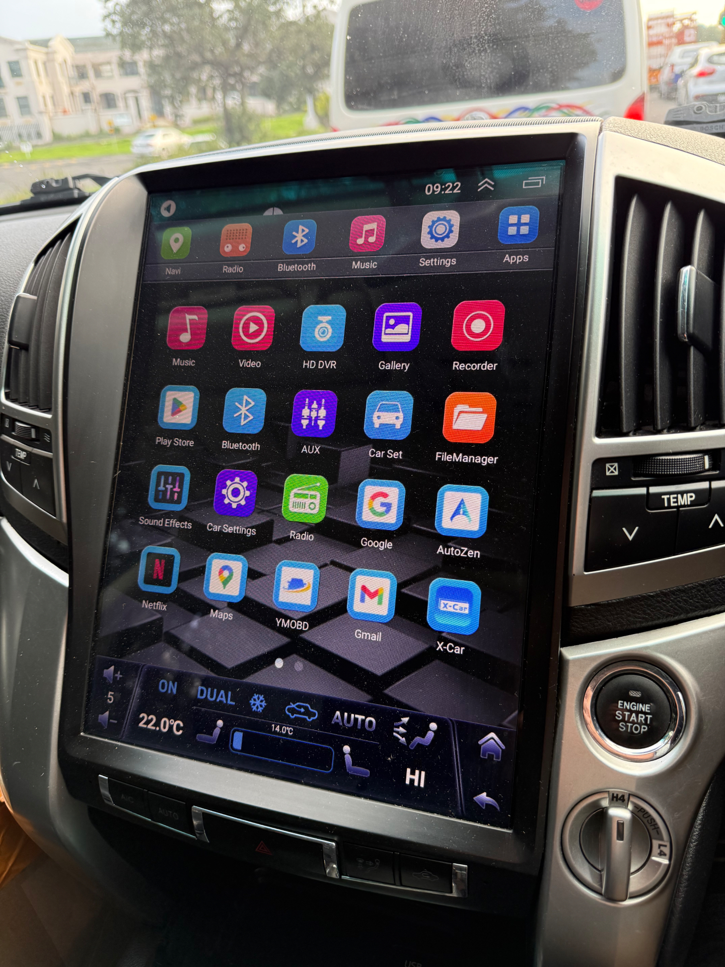 LC200 2008-2015 15” Apple CarPlay Entertainment - Image 1