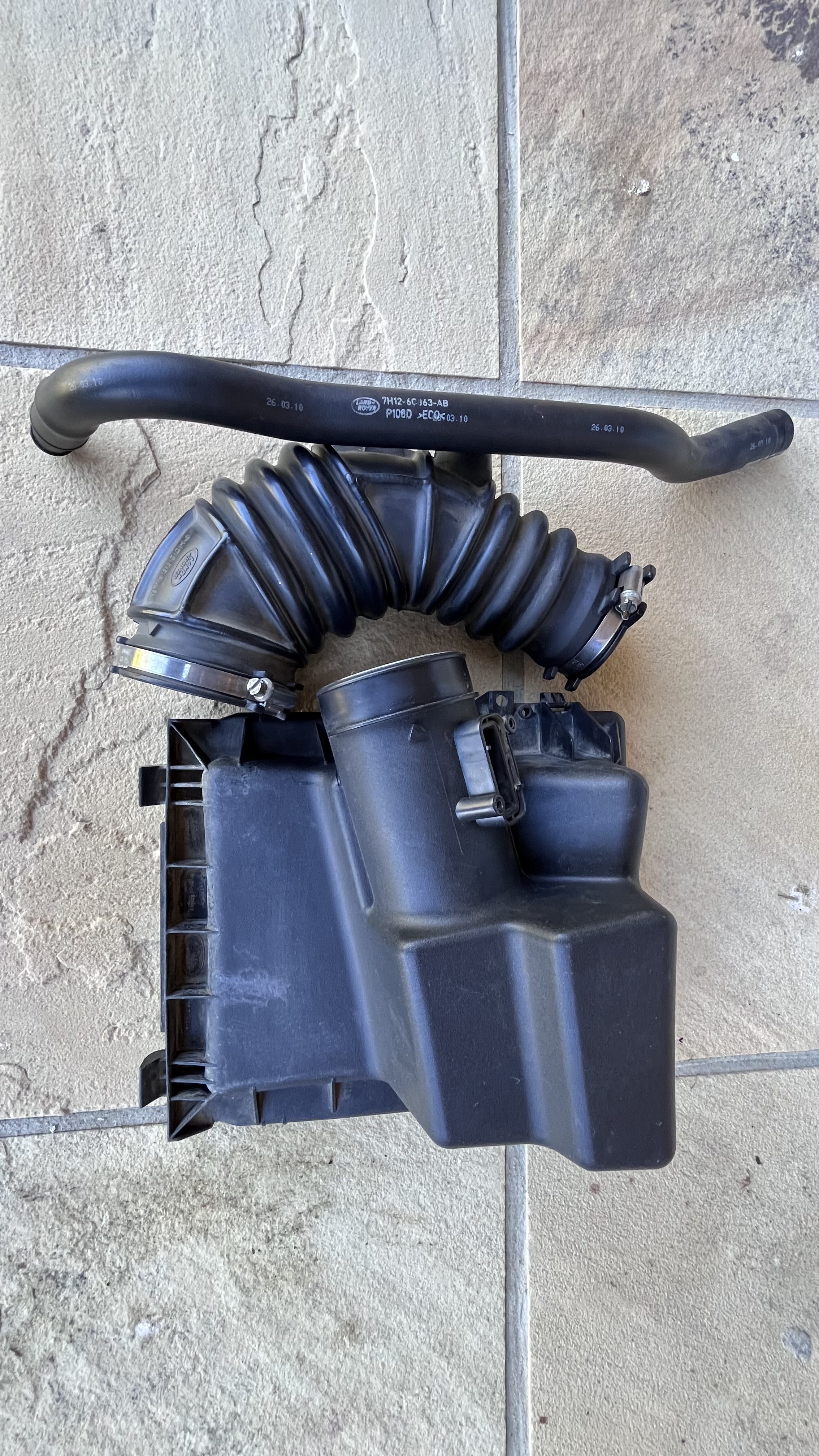 Defender Puma airbox lid & intake hose