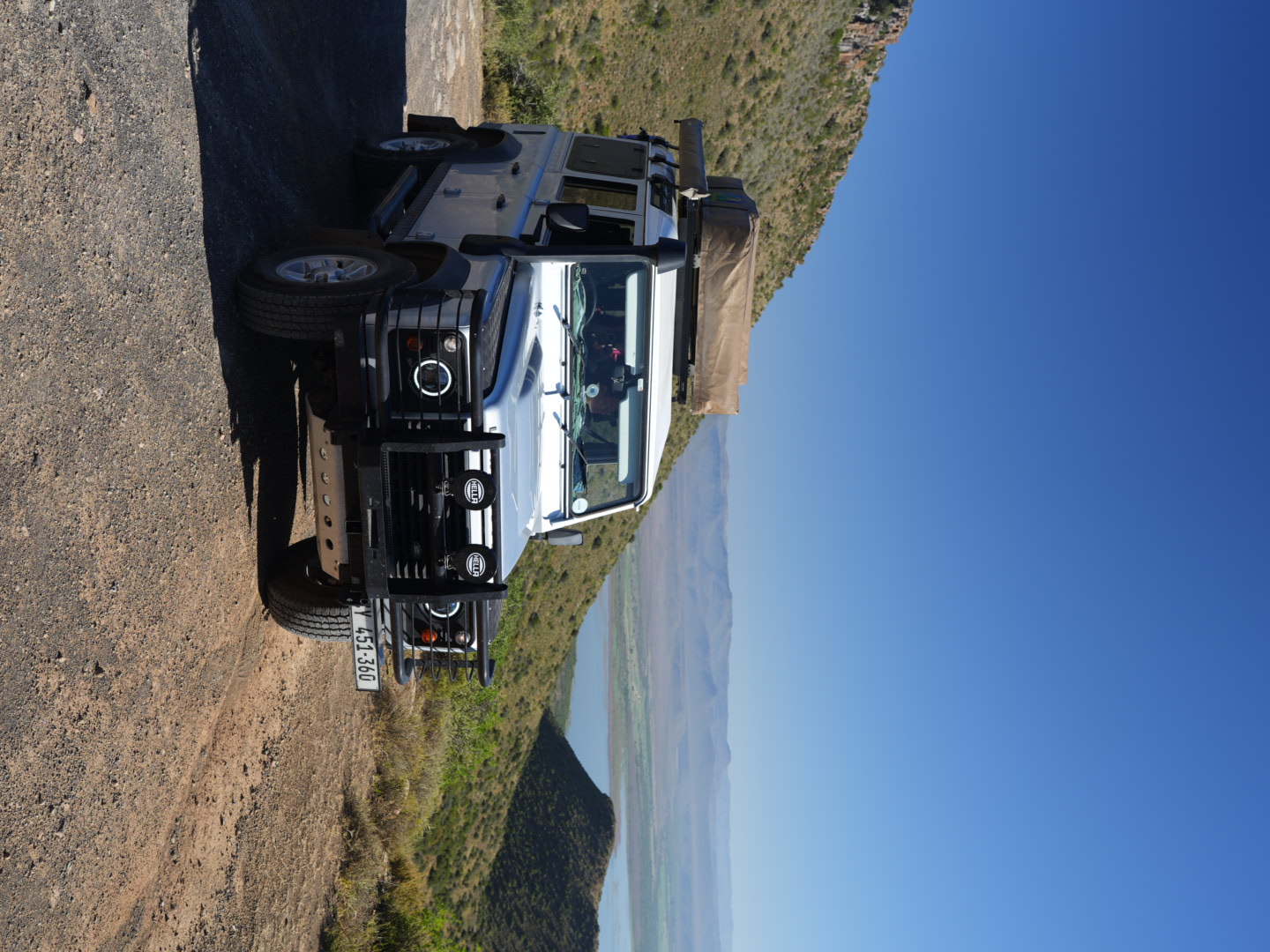 Land Rover Defender Puma 2.4 110 SW (low mileage)