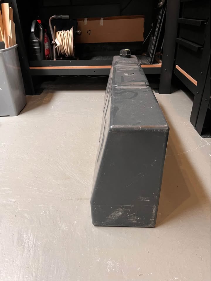 Frontrunner water tank + fittings