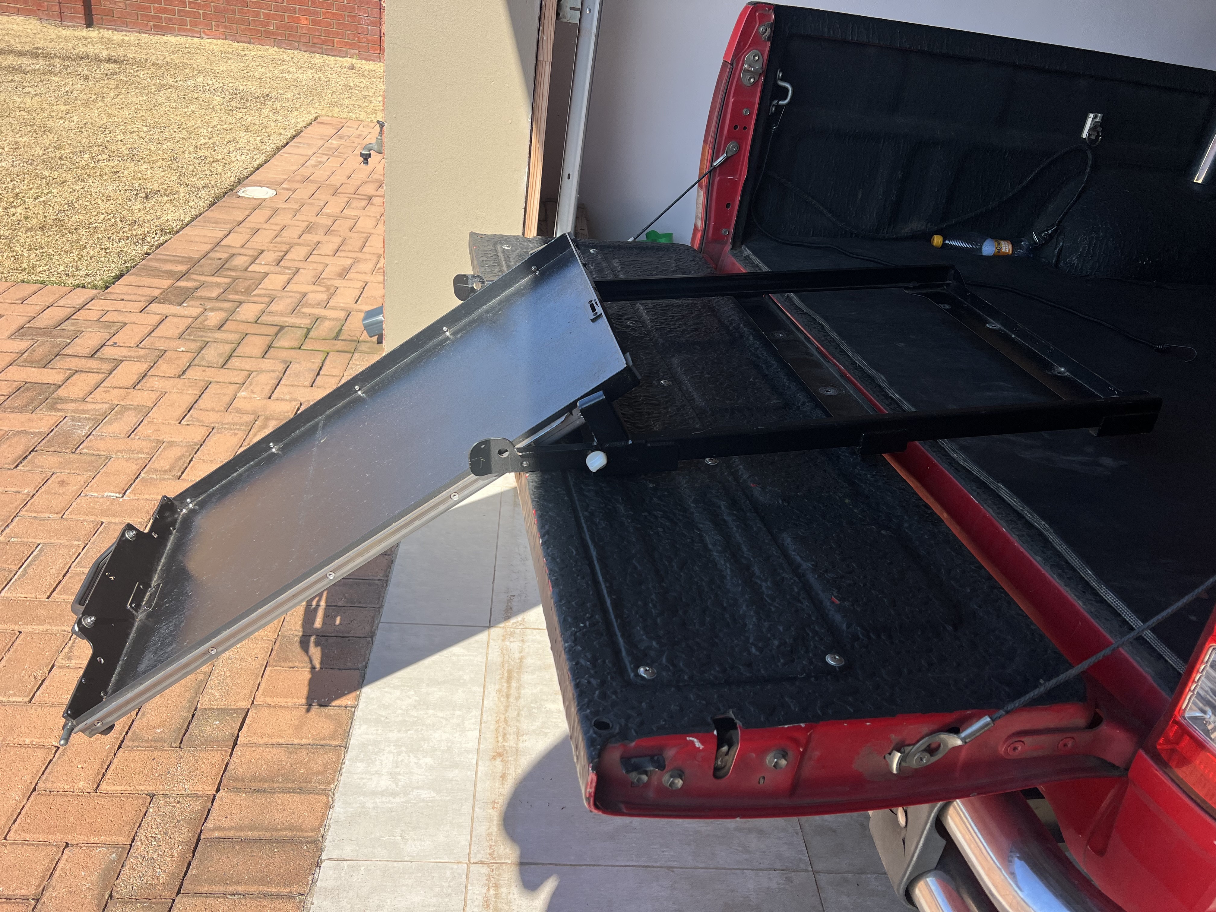 Alu cab tilting fridge slide - Image 1