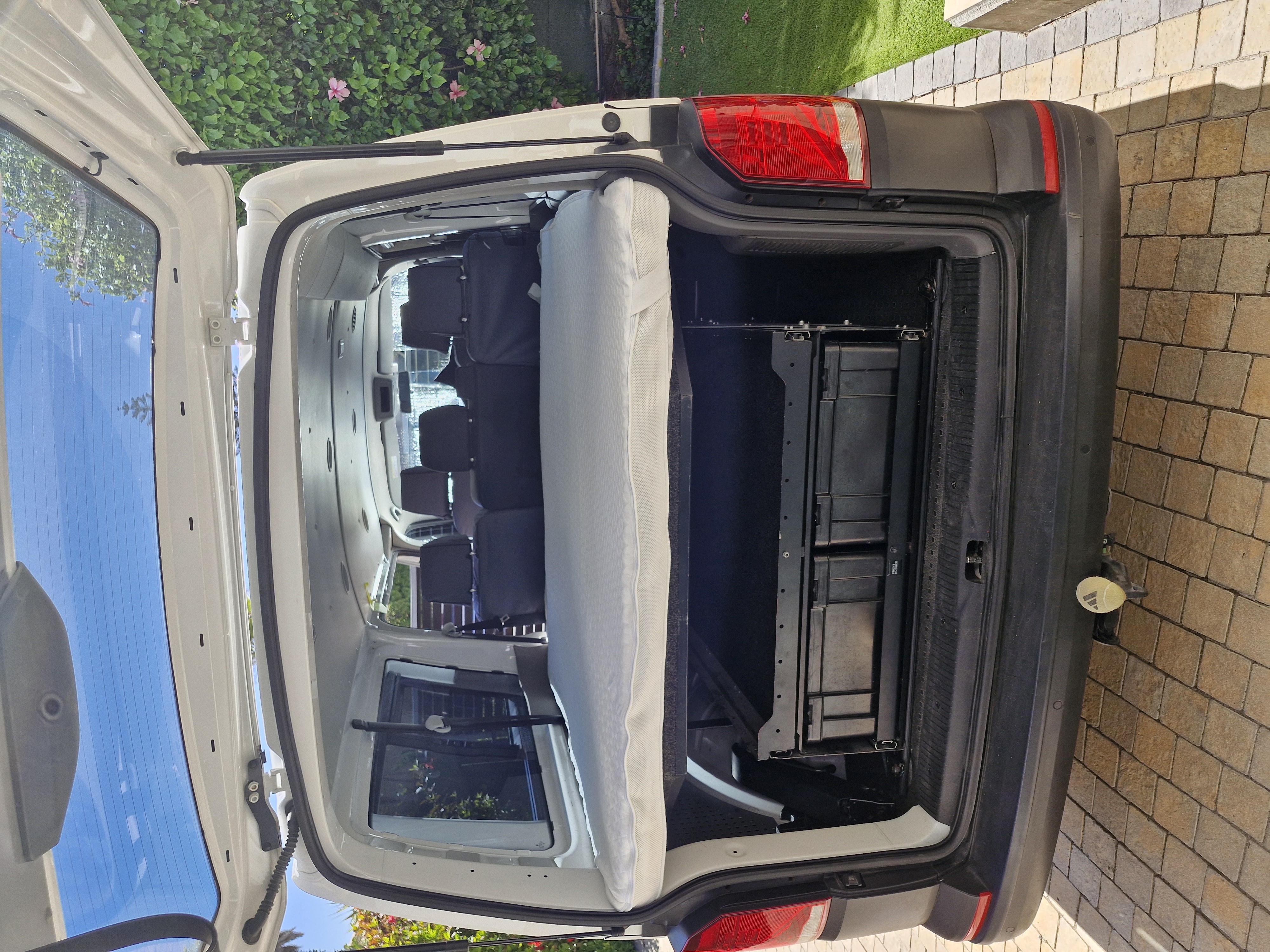Frontrunner drawer system with bed and mattress - Image 1