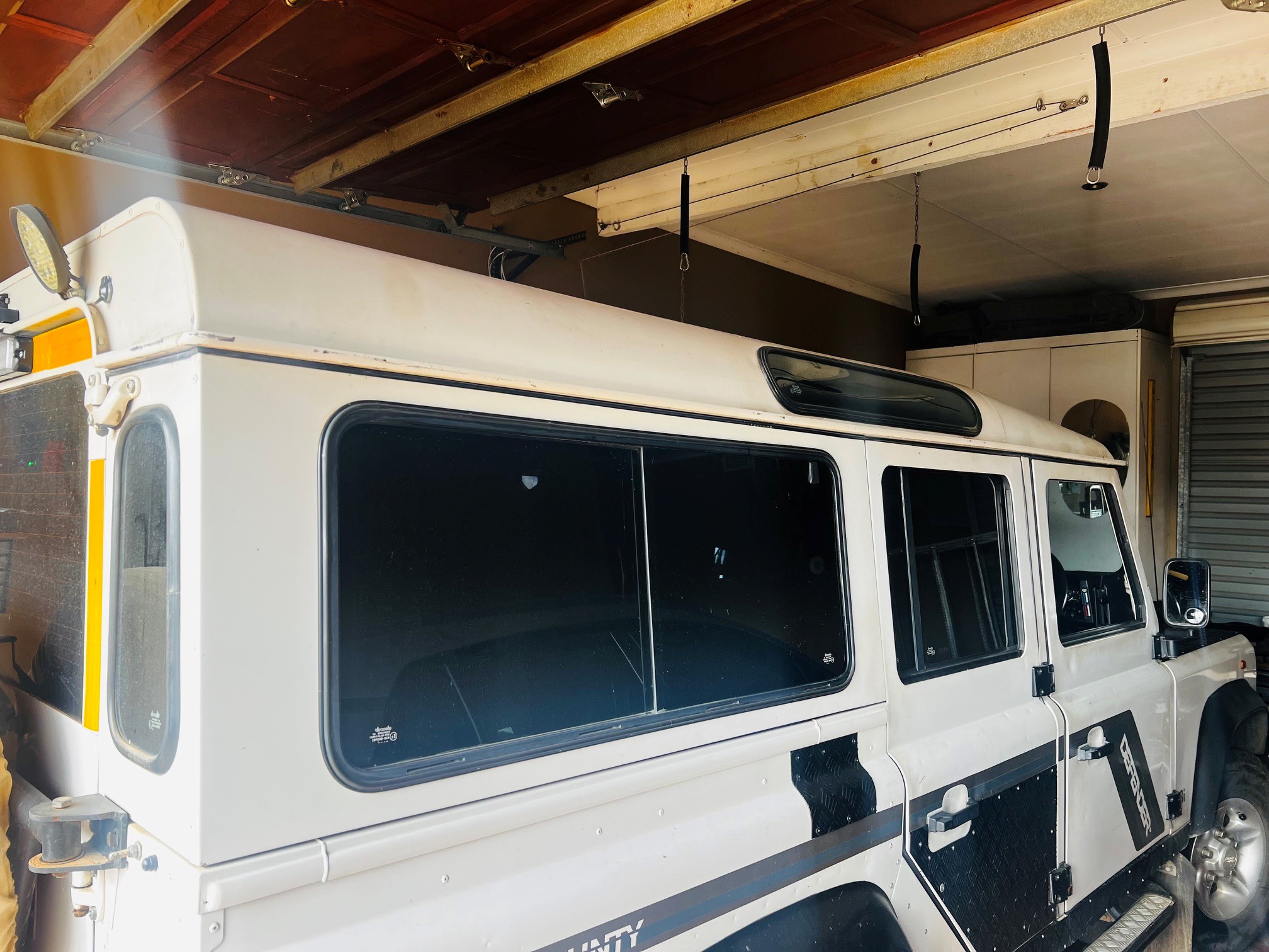 Defender 110 Roof including new roof lining - Image 1