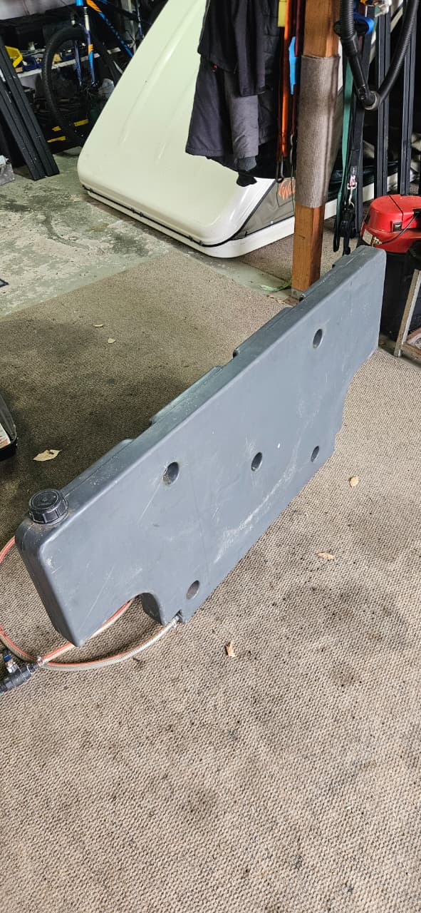 Front Runner 45L Water Tank – With Tap & Hose - Image 1