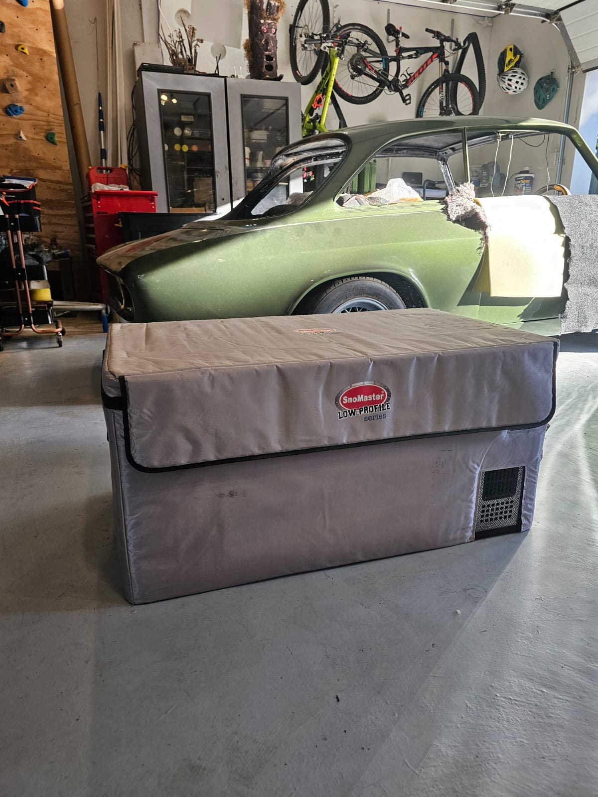 SnoMaster 92.5l low profile fridge freezer