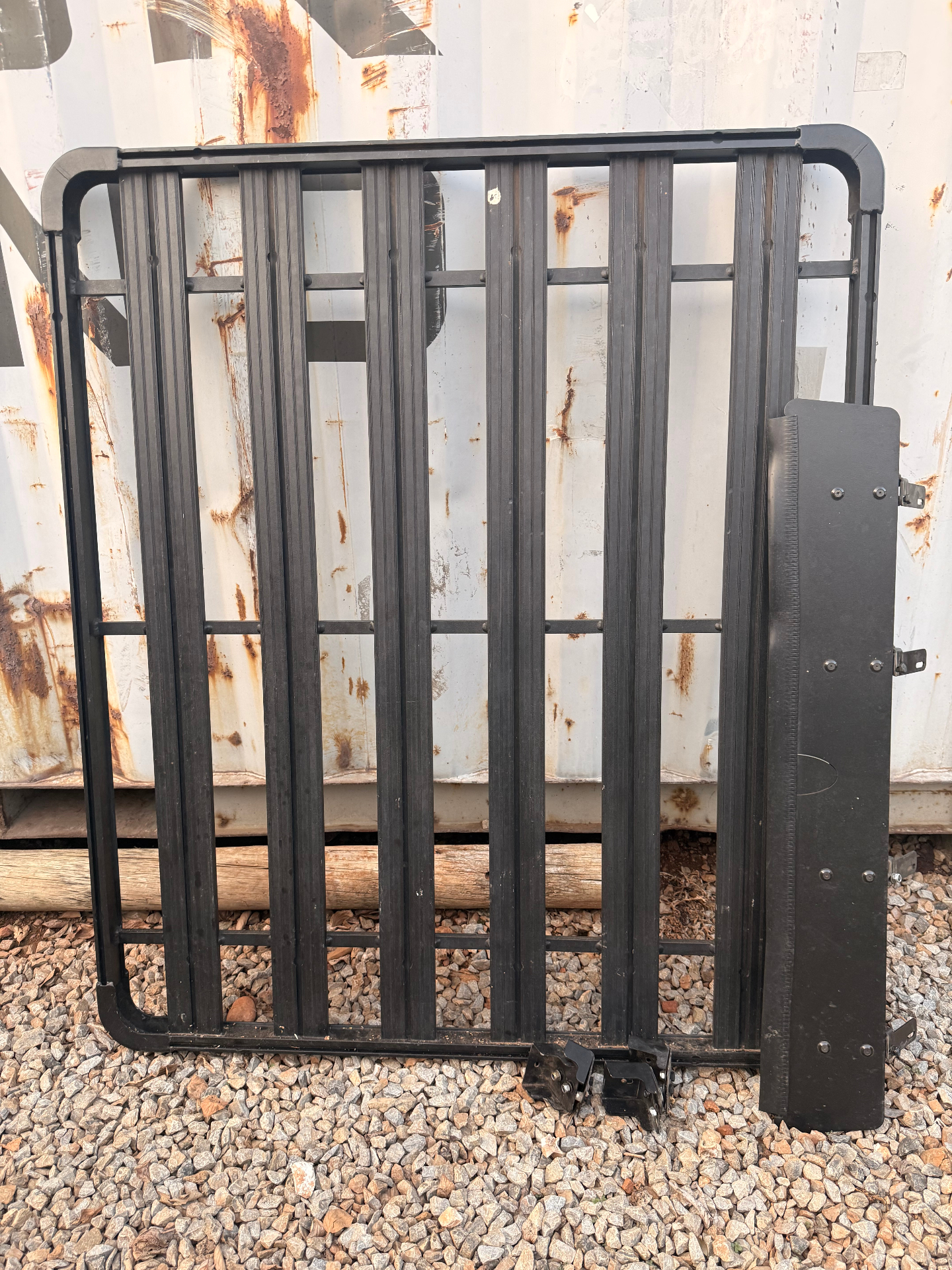 Roof rack + wind deflector