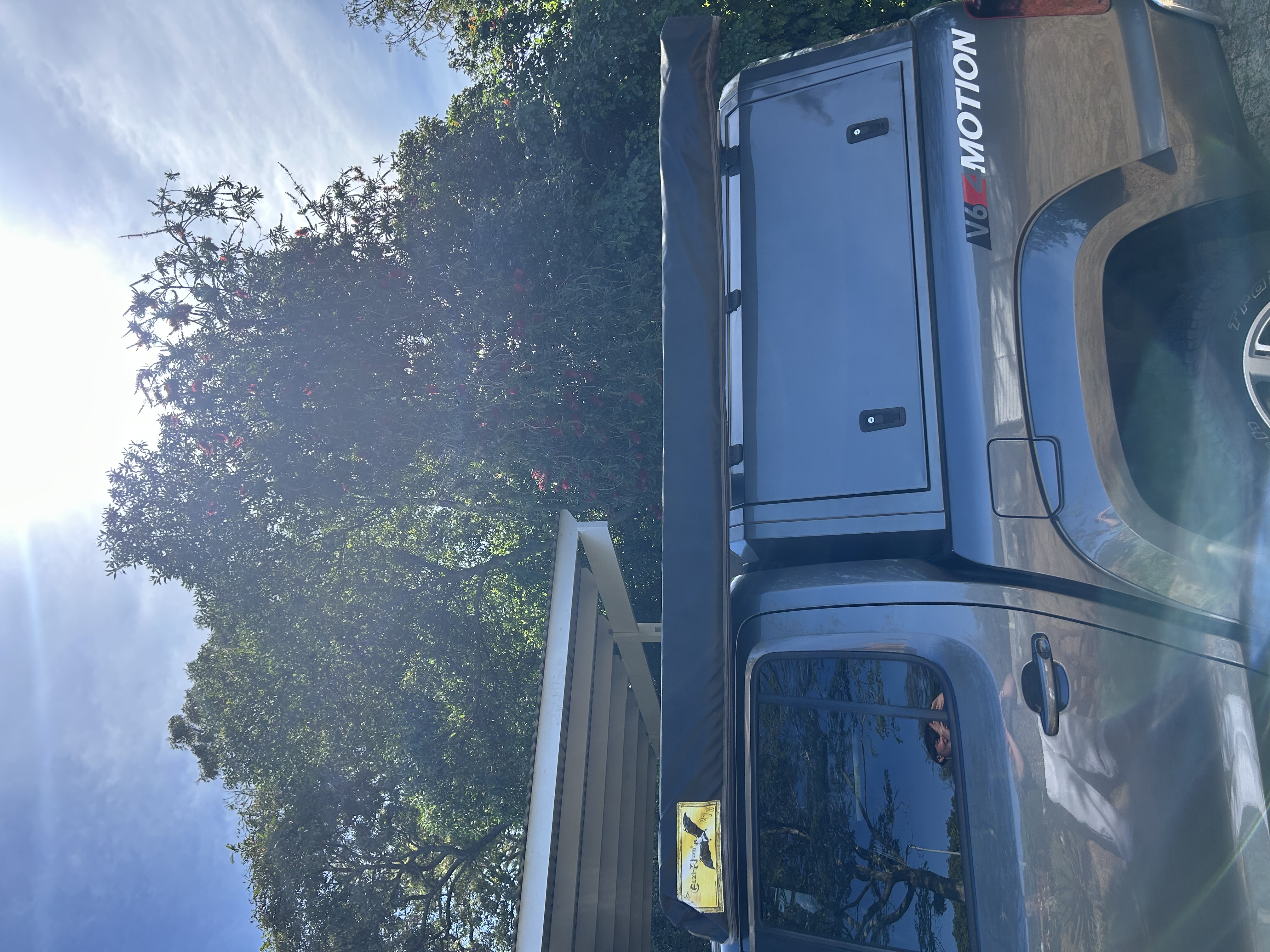 Eezi awning 270 and roofrack included - Image 1