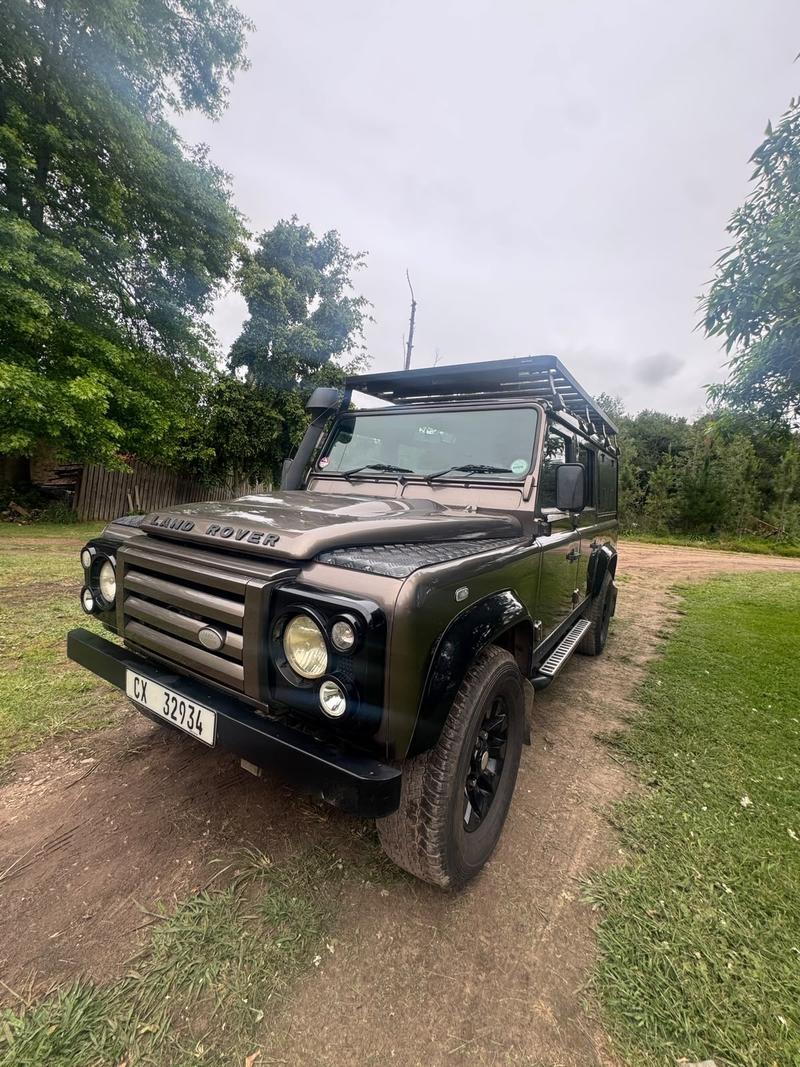 2023 Land Rover Defender 110 - Image 17