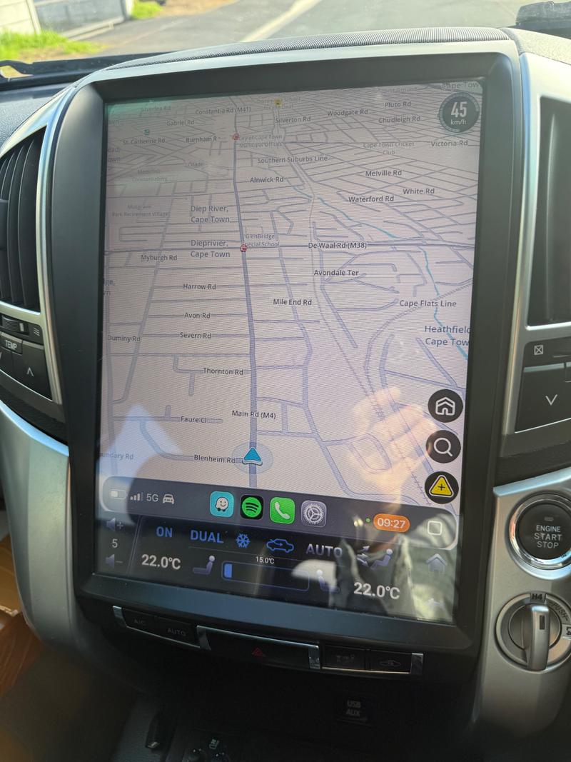 LC200 2008-2015 15” Apple CarPlay Entertainment - Image 2