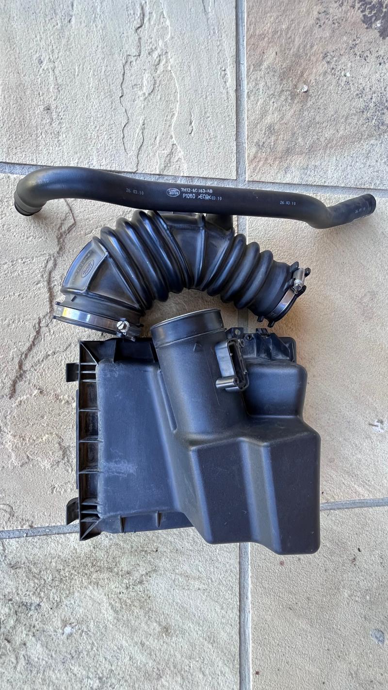 Defender Puma airbox lid & intake hose - Image 1