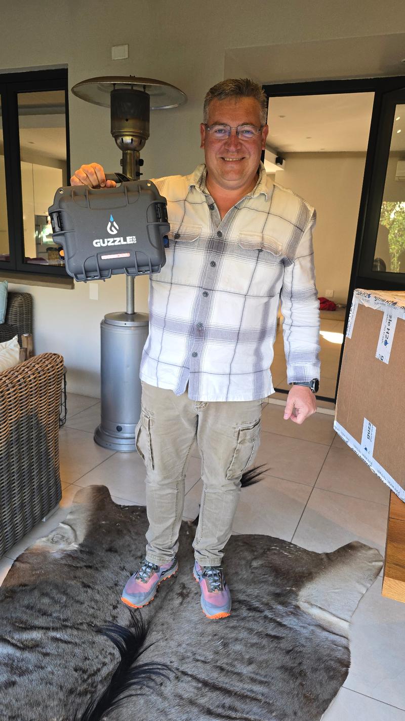 Portable compact water filtration system for overlanding and camping - Image 1