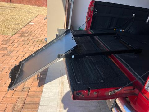 Alu cab tilting fridge slide