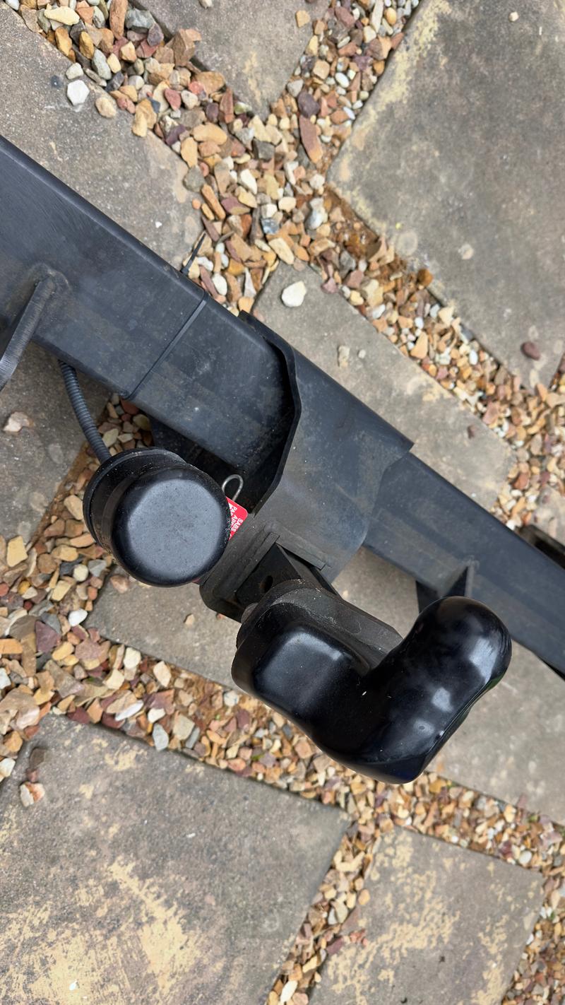 Toyota Land Cruiser Tow-Hitch - Image 2