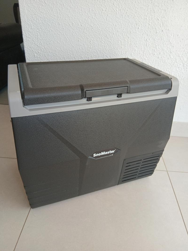 Snomaster Camping fridge freezer - Image 1