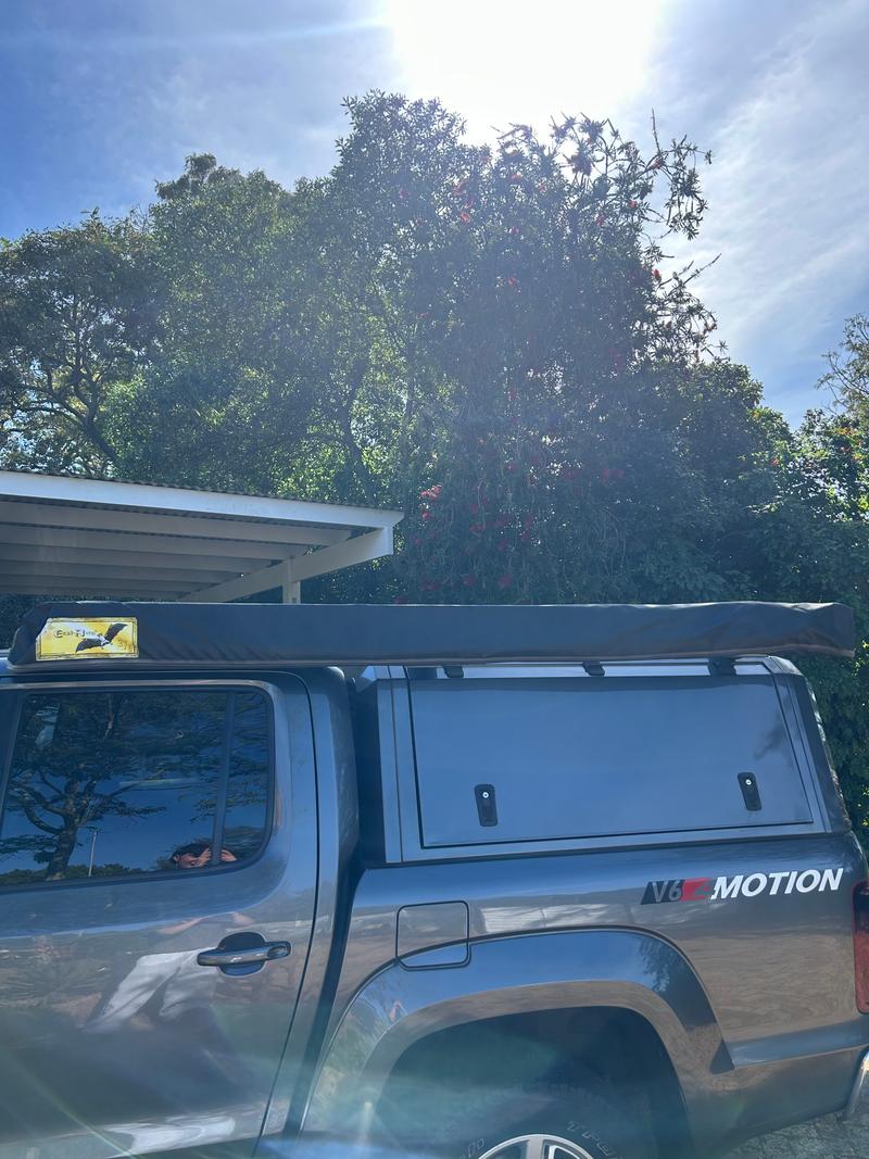 Eezi awning 270 and roofrack included - Image 1